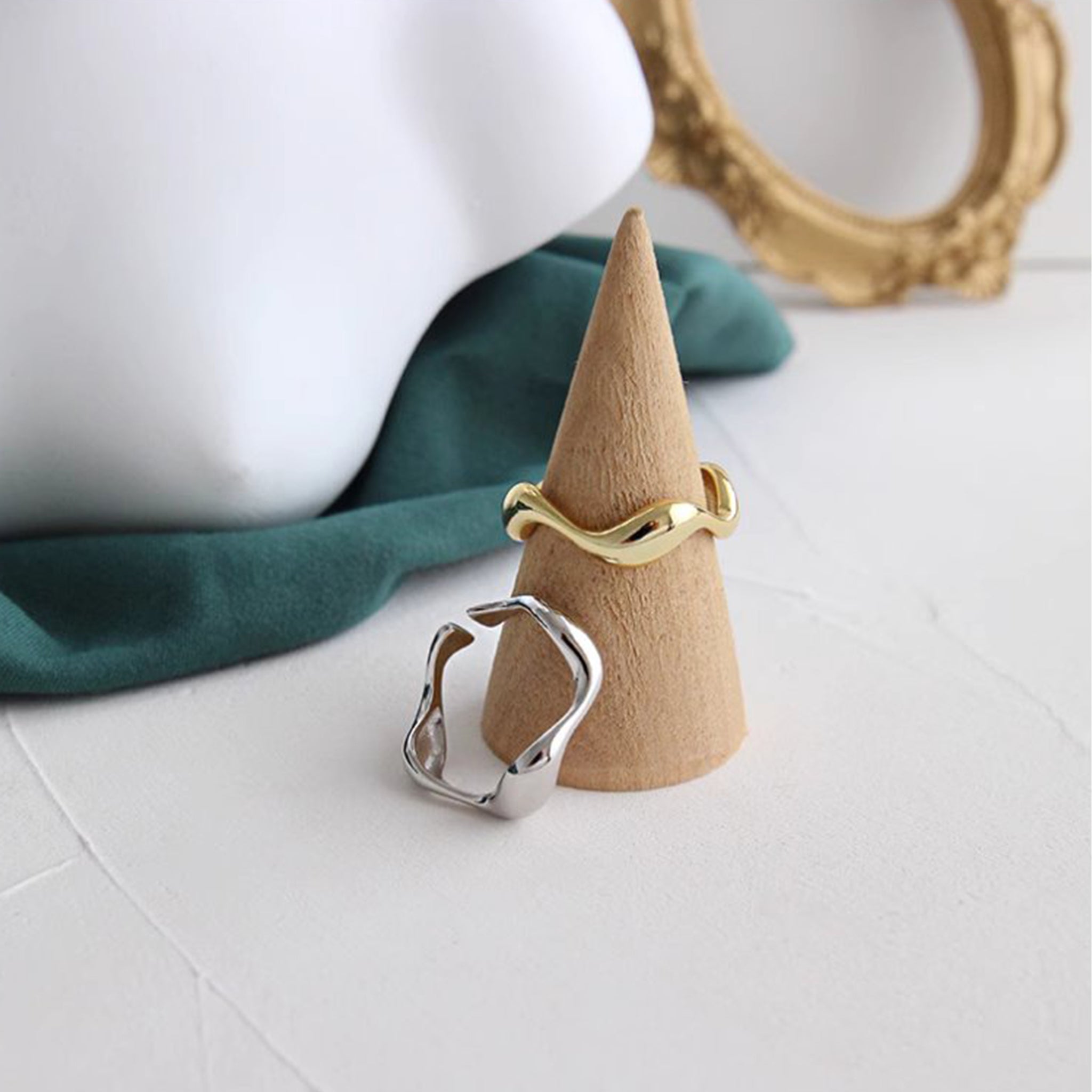 Irregular Wave Pattern Smooth Silver/Gold Ring