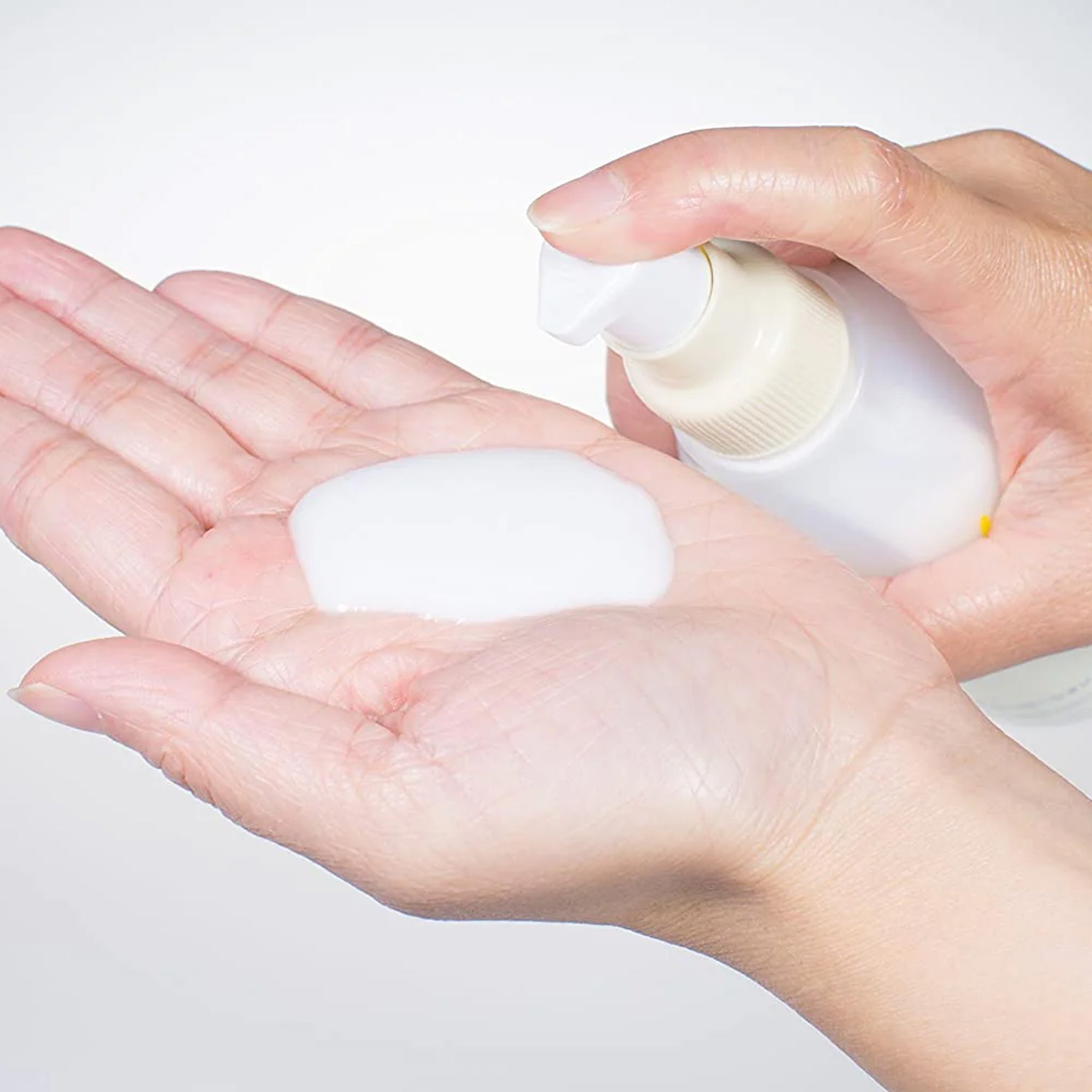 Mama & Kids B-Up White Bust Care Milky Lotion 100ml