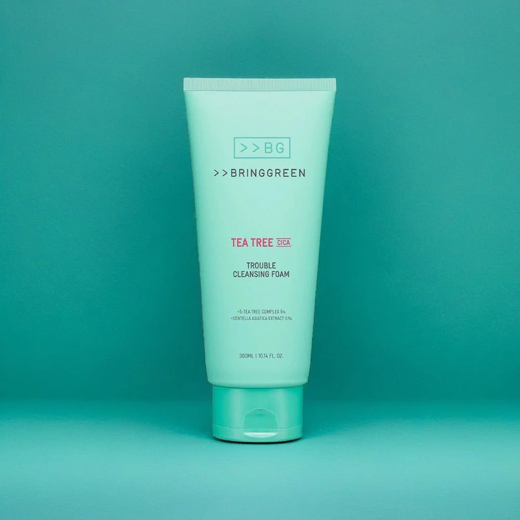 A gentle, foaming cleanser with Tea Tree and Cica to help calm troubled skin while lifting away blackheads, whiteheads, and daily residue.
