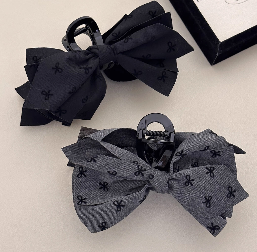 This is a stylish and functional hair accessory designed to add an elegant touch to any hairstyle.