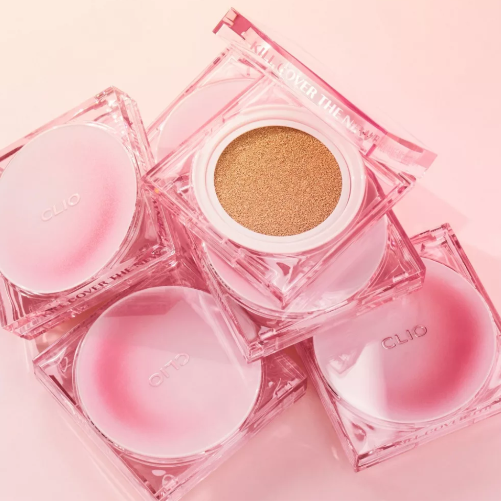 This cushion provides a flawless, semi-matte finish with long-lasting coverage, hiding imperfections while feeling lightweight on the skin.