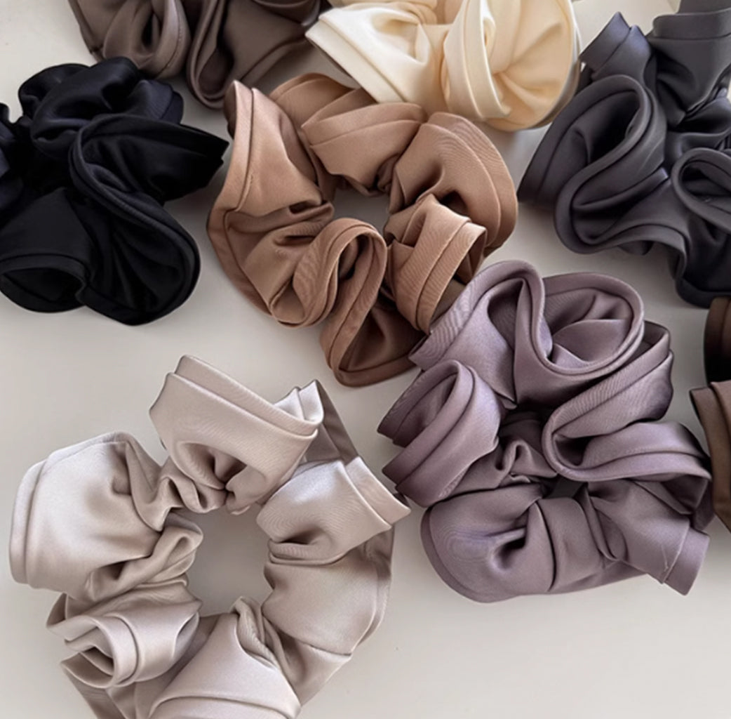 Embrace classic French elegance with the French Retro High-End Large Intestine Hair Tie.