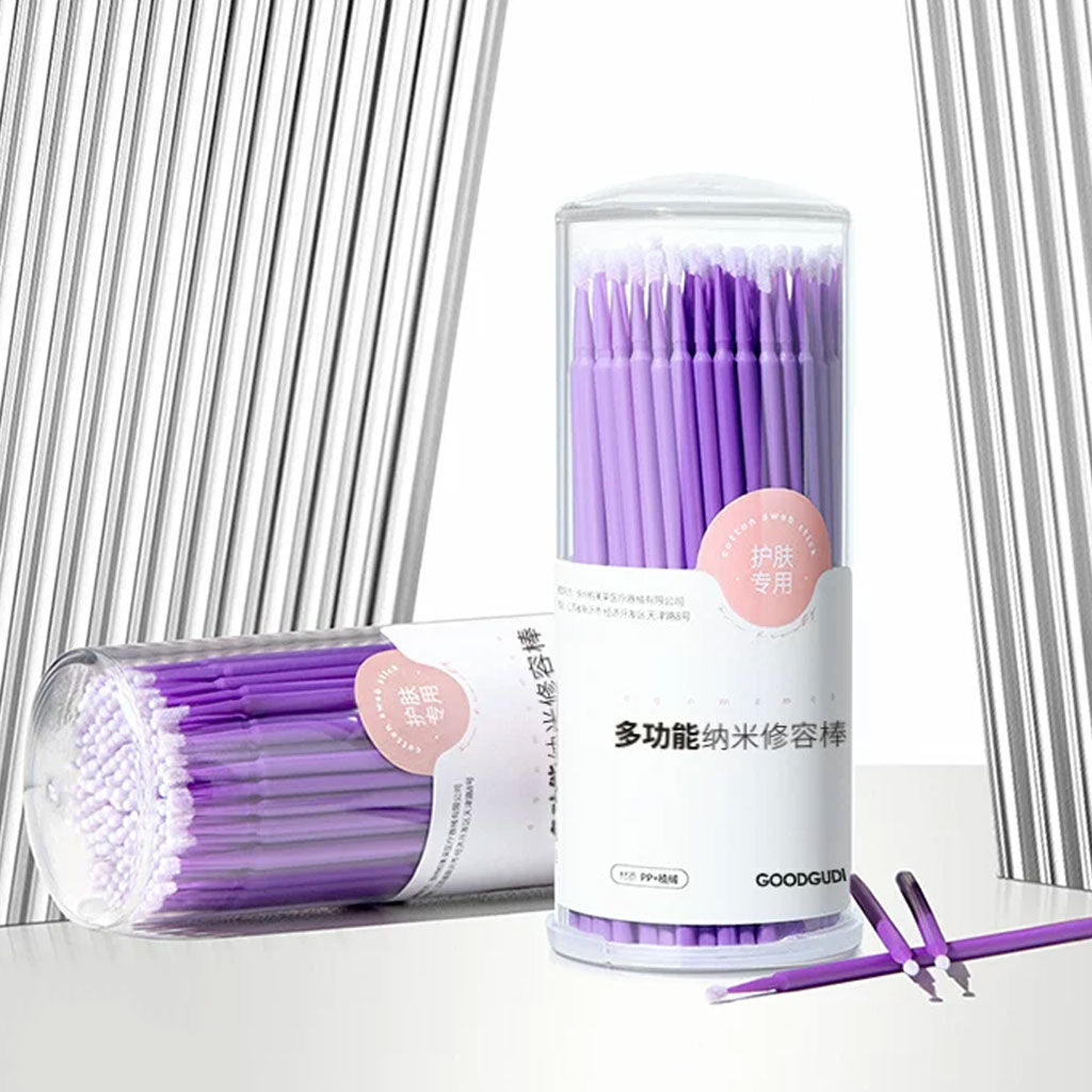 Swab for adjusting eye makeup details and lip makeup.