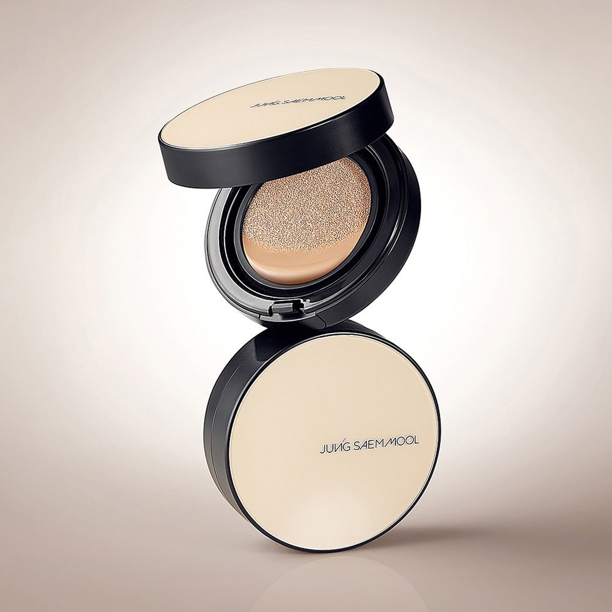 Contains skin-friendly Coating Powder that adheres to skin lightly for natural and long-lasting coverage.