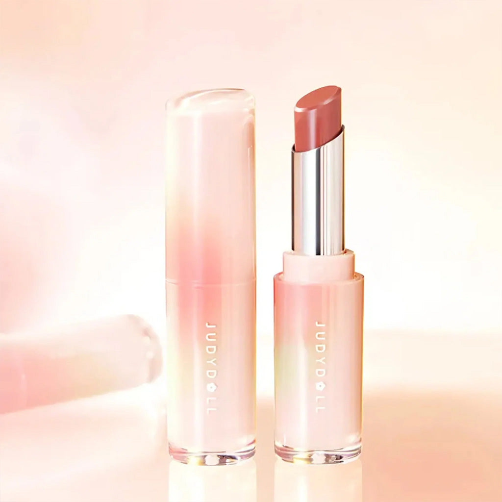 This lightweight lipstick glides on smoothly, providing a comfortable wear while keeping lips moisturized.