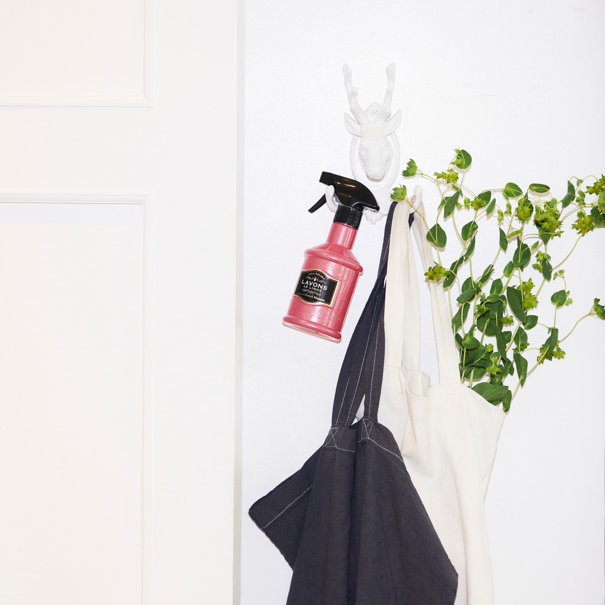 LAVONS Fabric Refresher 370ml