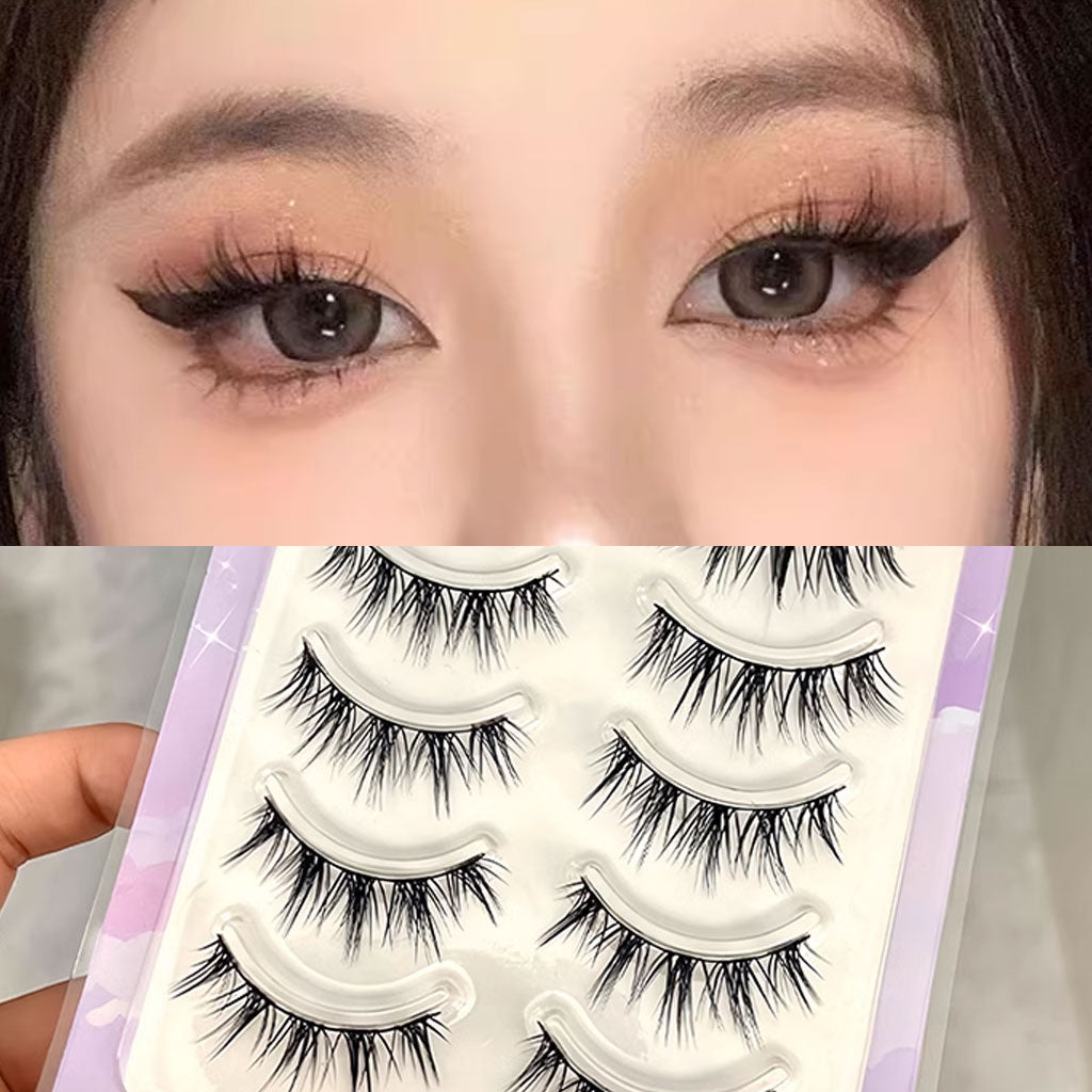 These false eyelashes, measuring 9mm-12mm, provide a dense yet subtle enhancement to your eyes