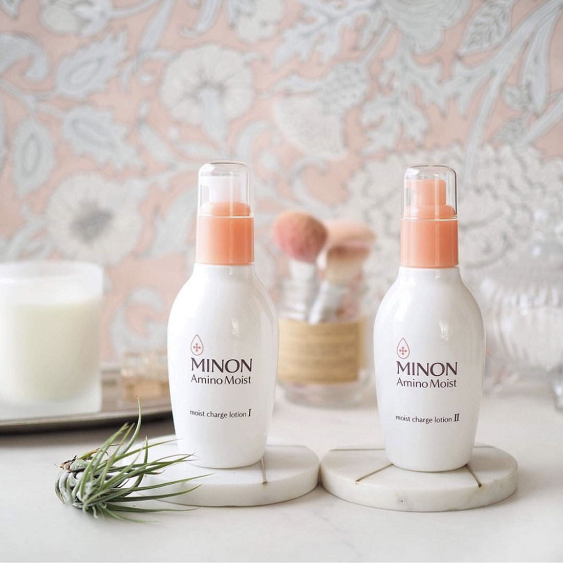 Hydrating Japanese facial toner lotion with nine amino acids for soft, smooth, and plump skin, ideal for dry and rough skin.