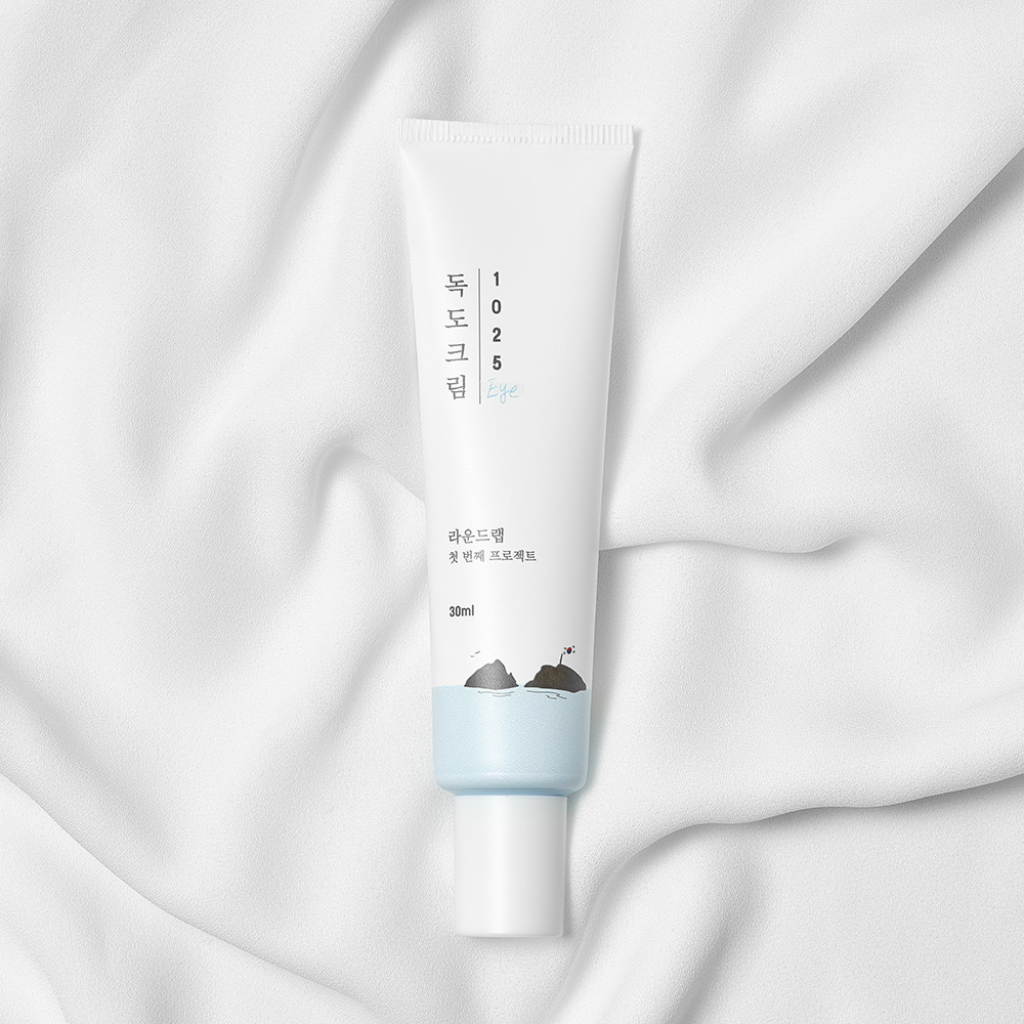 This hydrating eye cream deeply nourishes the delicate skin around your eyes, reducing puffiness and fine lines for a revitalized look.