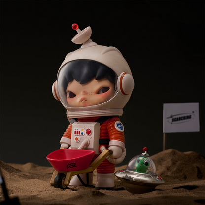 Hirono Search for Aliens Figurine