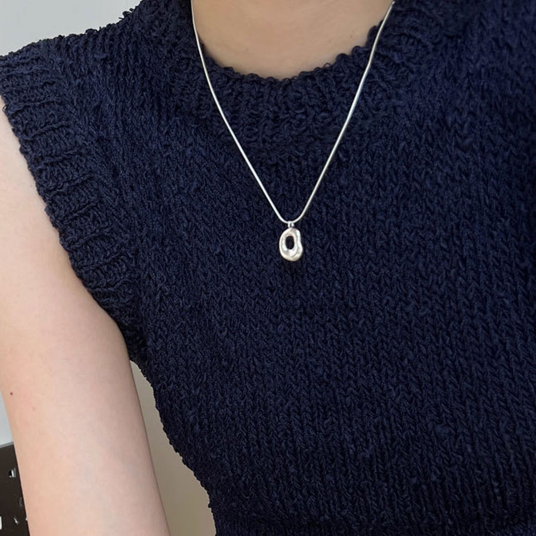 Irregular Hollow Oval Necklace