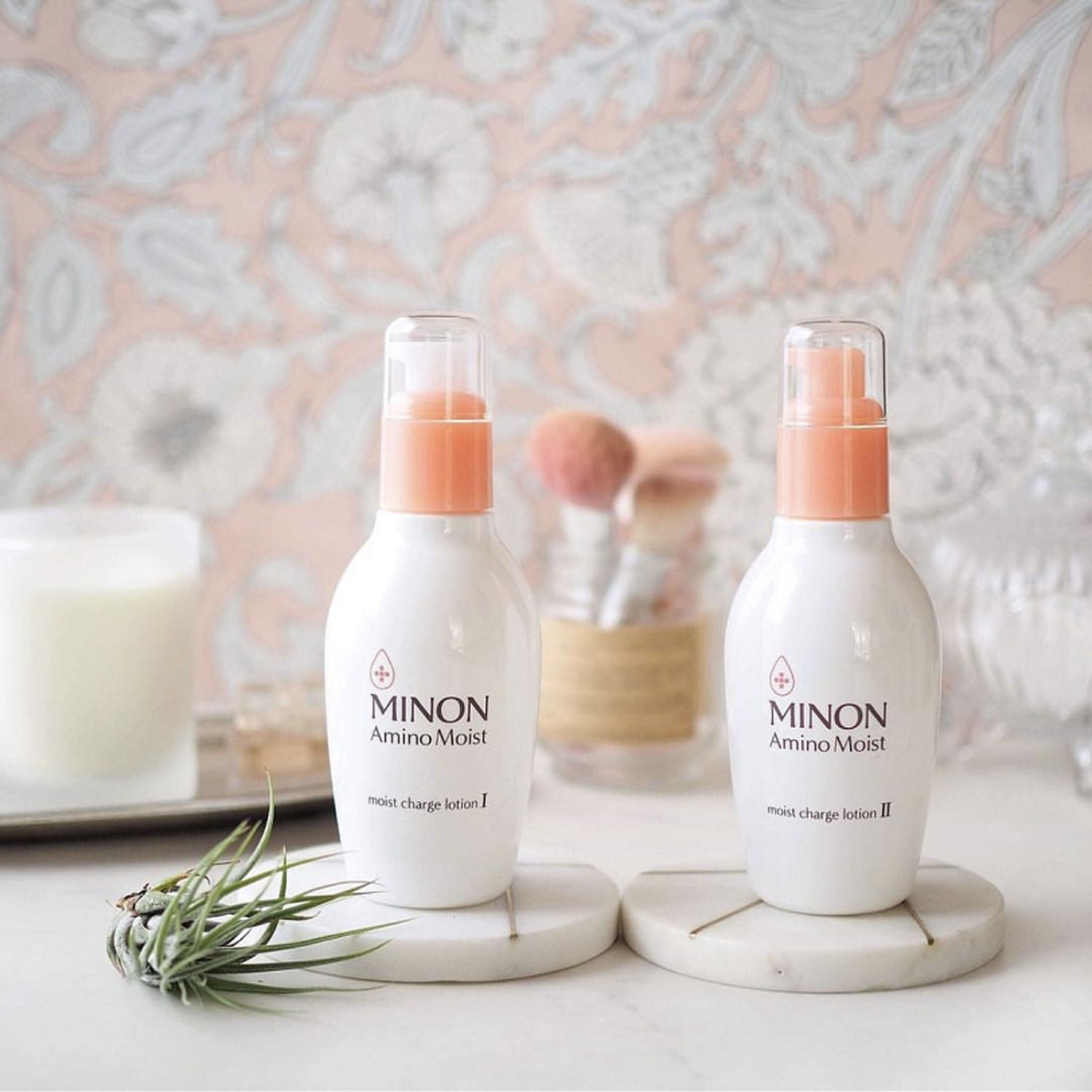 Hydrating Japanese facial toner lotion with nine amino acids for soft, smooth, and plump skin, ideal for dry and rough skin.