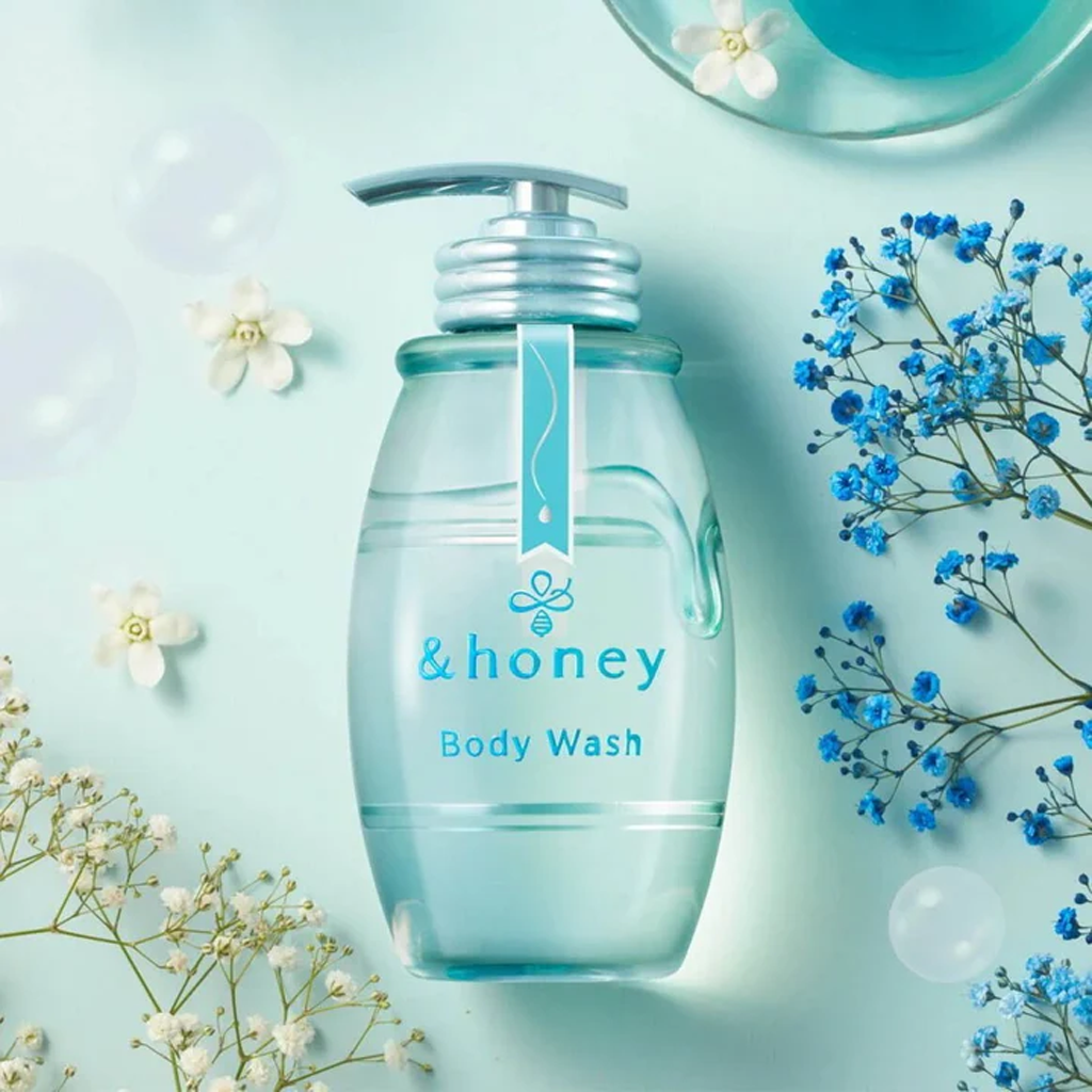 gently purifies the skin while locking in moisture