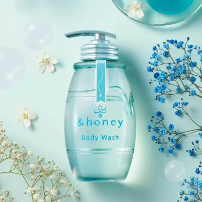 gently purifies the skin while locking in moisture