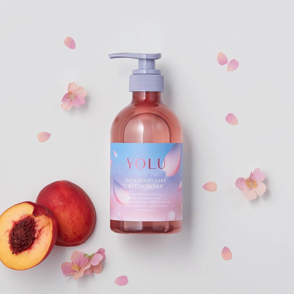 envelopes your skin in rich, aromatic foam and leaves it feeling soft and supple