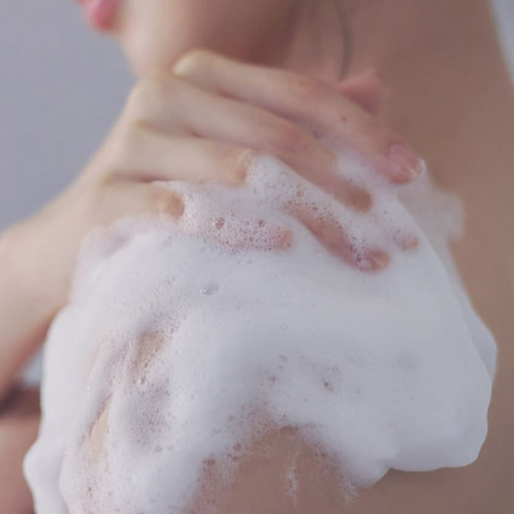 YOLU Sakura Calm Night Care Body Soap 440 ml